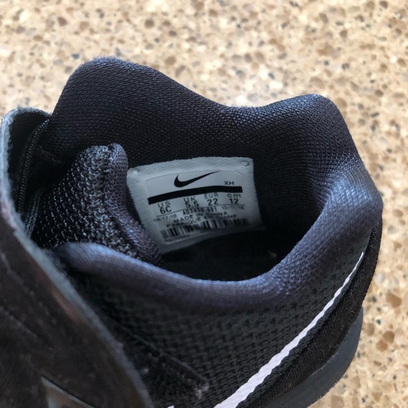 Toddler Nike’s size 6 - Picture 3 of 4